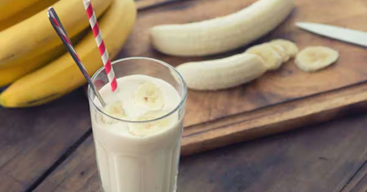 Read more about the article Banana with milk side effects: જો તમને પણ છે આ પ્રકારની બીમારી તો દૂધ અને કેળા ખાવા છે ખતરનાક શરીર પર કરે છે ઝેર જેવી અસર
